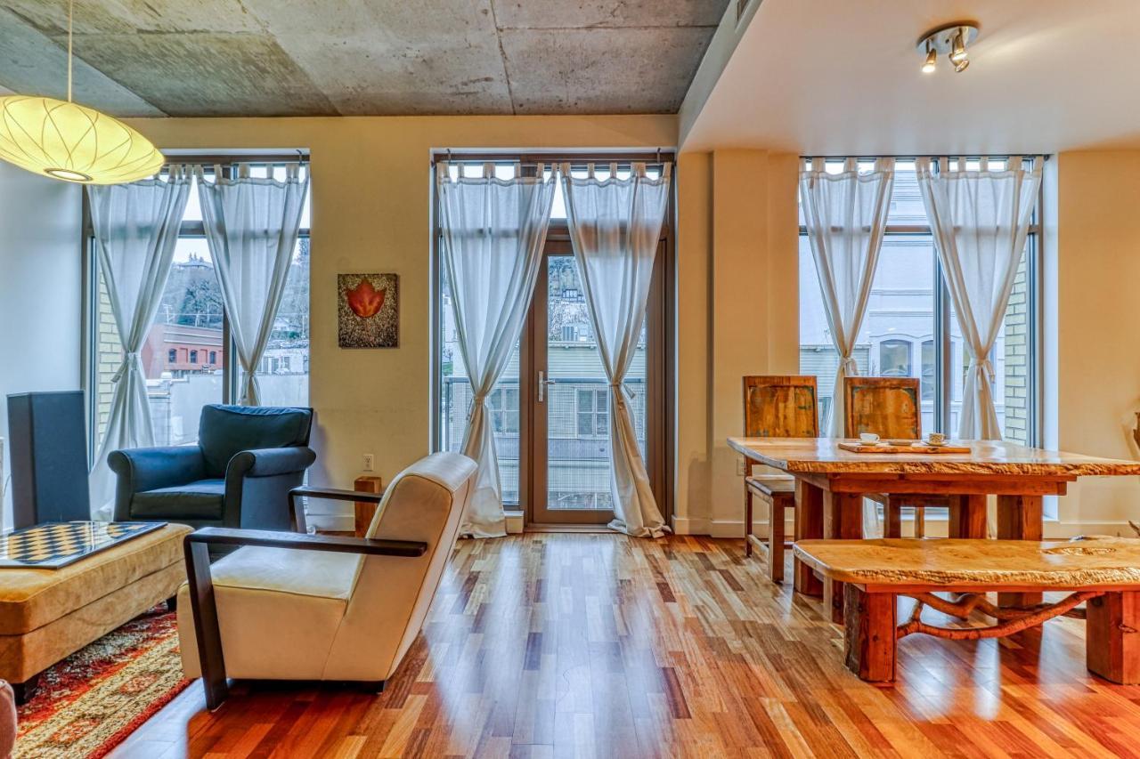 Oak Street Lofts Hotel Худ Ривър Екстериор снимка
