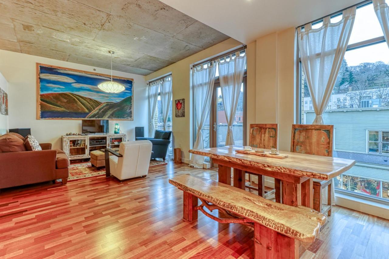 Oak Street Lofts Hotel Худ Ривър Екстериор снимка
