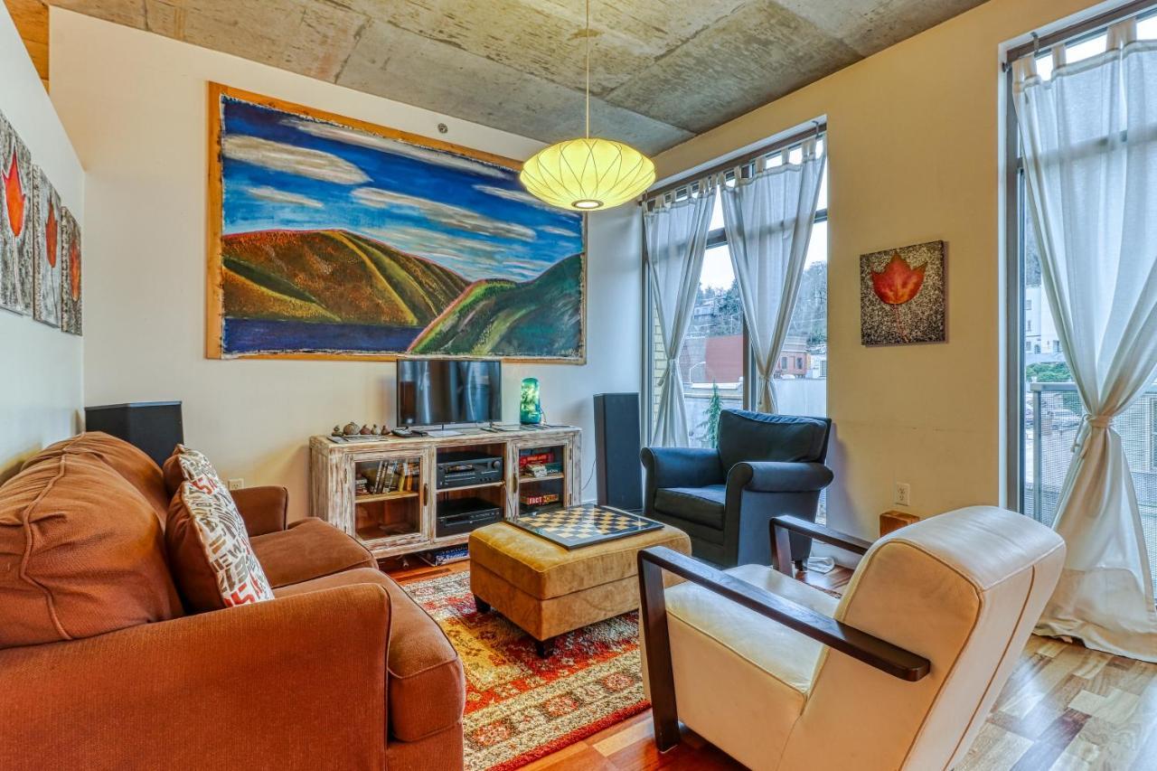 Oak Street Lofts Hotel Худ Ривър Екстериор снимка